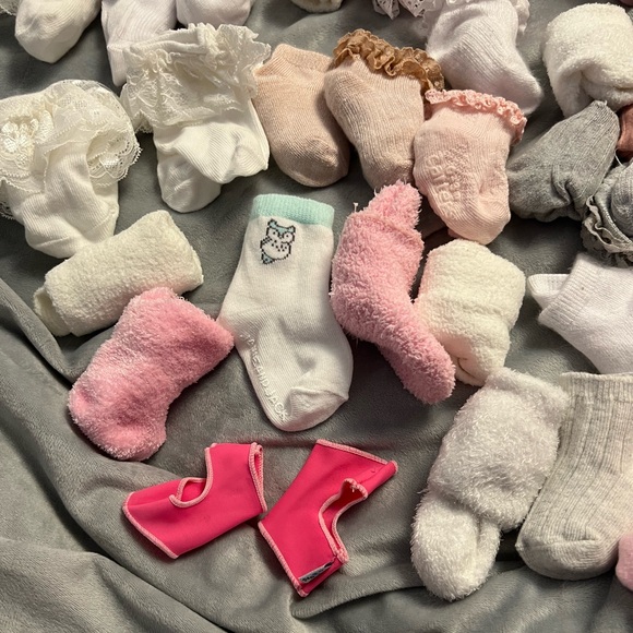 39 EUC nwot pairs baby girl newborn-3 months socks frilly socks fancy socks - Picture 13 of 13